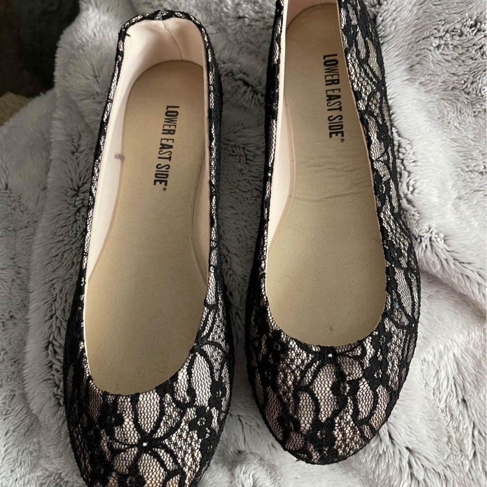 Ladies Size 6 ½ Black and Tan Lace overlay flats -
EUC
